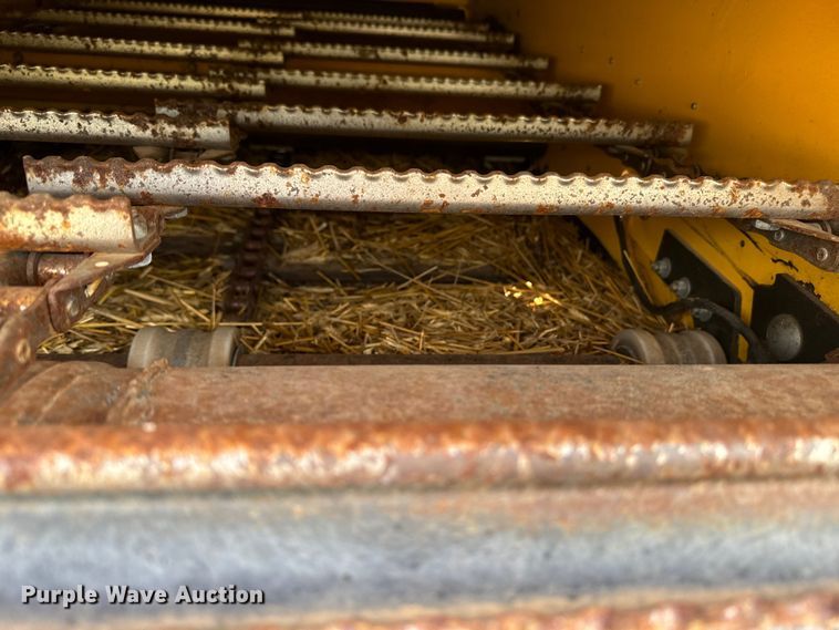 image for item DQ6940 2004 New Holland CR940A combine