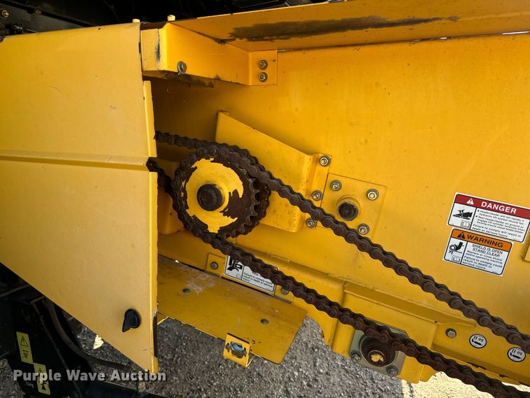 image for item DQ6940 2004 New Holland CR940A combine