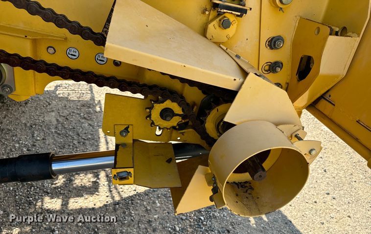 image for item DQ6940 2004 New Holland CR940A combine