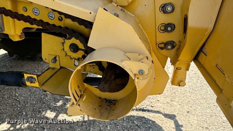 image for item DQ6940 2004 New Holland CR940A combine