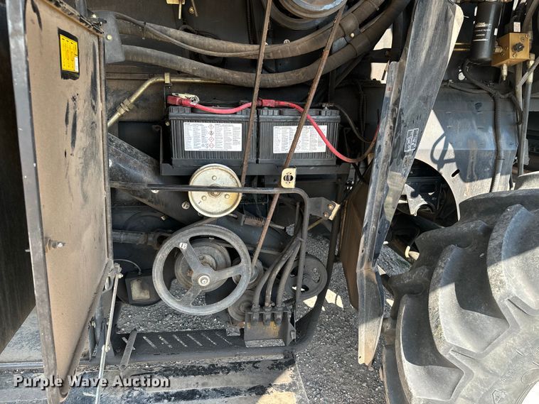 image for item DQ6940 2004 New Holland CR940A combine