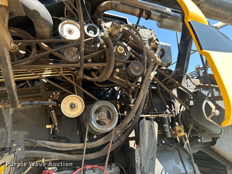 image for item DQ6940 2004 New Holland CR940A combine