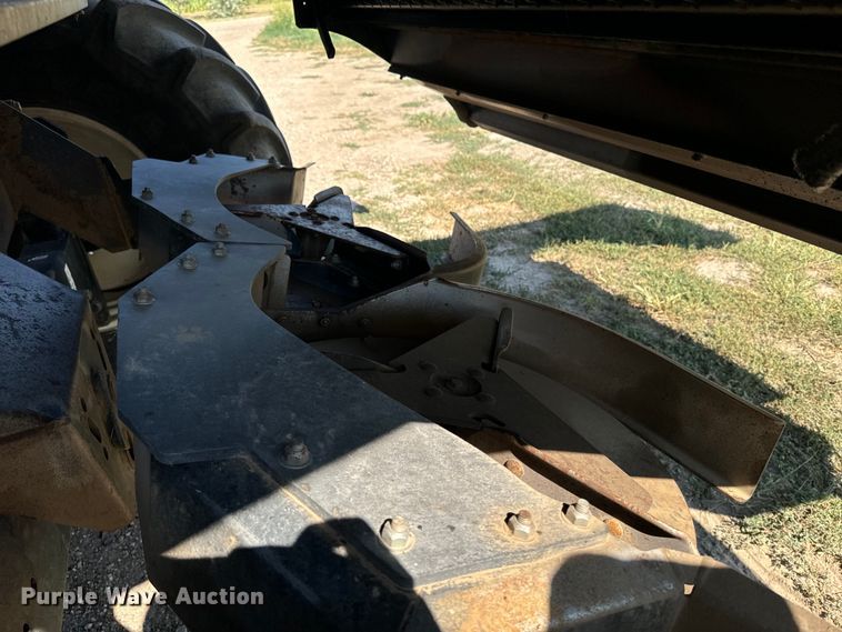 image for item DQ6940 2004 New Holland CR940A combine