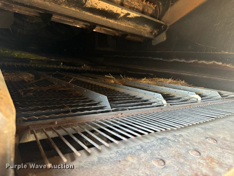 image for item DQ6940 2004 New Holland CR940A combine