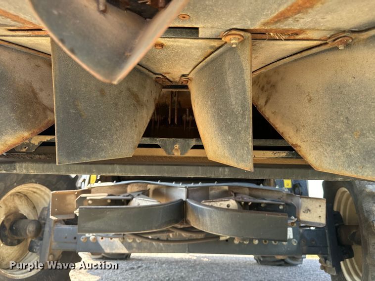 image for item DQ6940 2004 New Holland CR940A combine