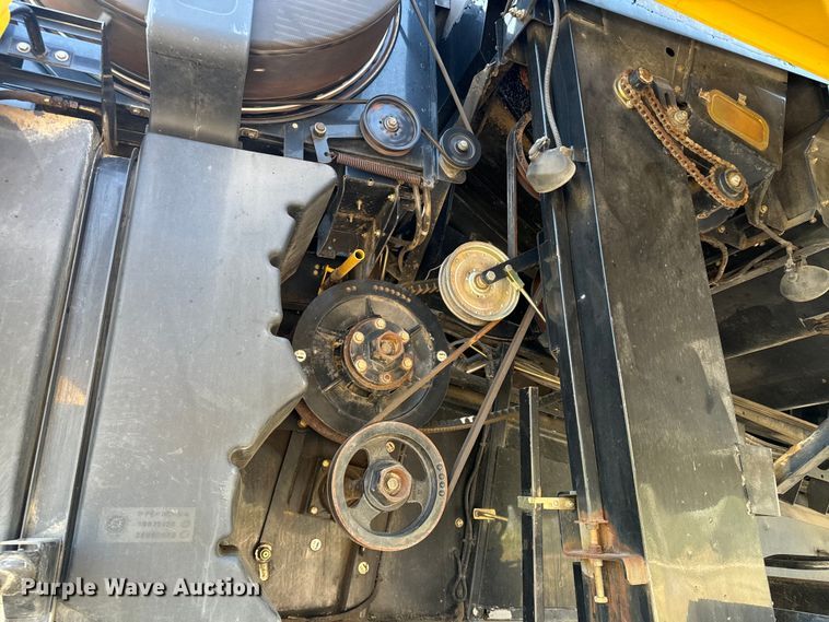 image for item DQ6940 2004 New Holland CR940A combine