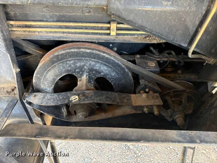 image for item DQ6940 2004 New Holland CR940A combine