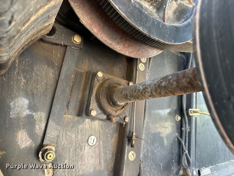 image for item DQ6940 2004 New Holland CR940A combine