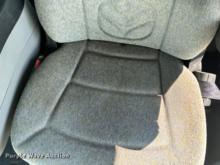 image for item DQ6940 2004 New Holland CR940A combine