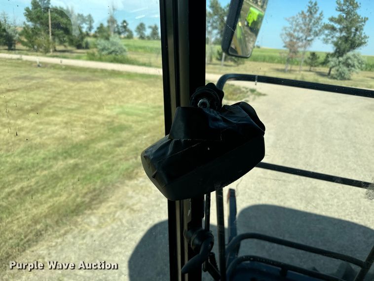 image for item DQ6940 2004 New Holland CR940A combine