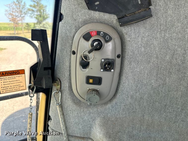 image for item DQ6940 2004 New Holland CR940A combine