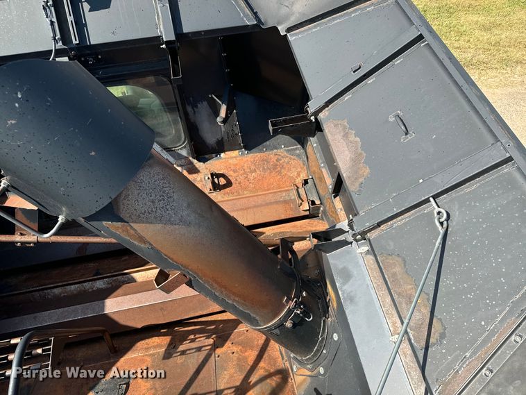 image for item DQ6940 2004 New Holland CR940A combine