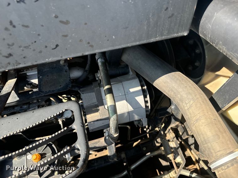 image for item DQ6940 2004 New Holland CR940A combine