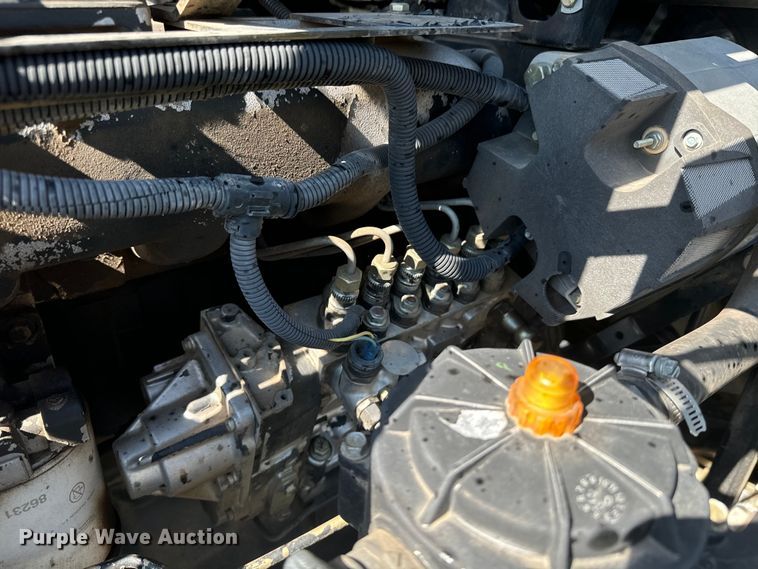 image for item DQ6940 2004 New Holland CR940A combine