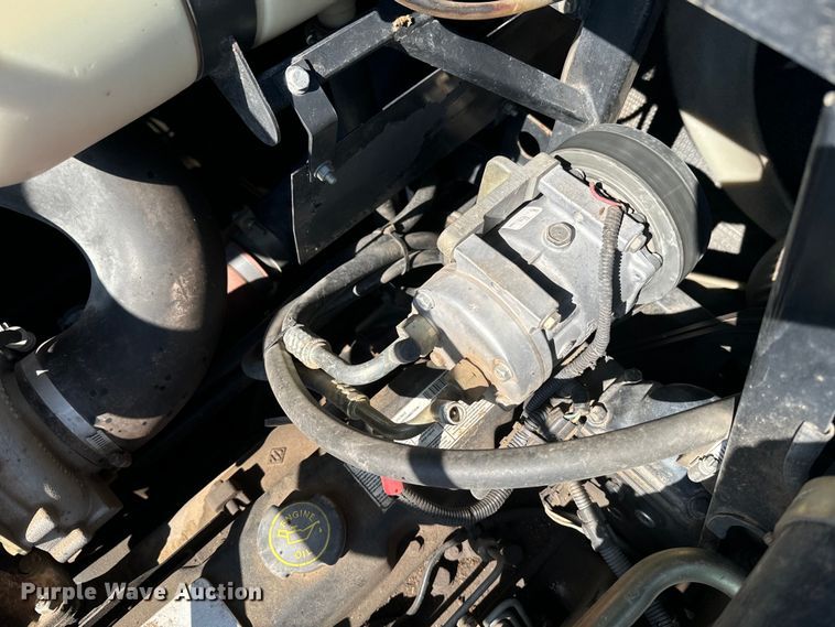 image for item DQ6940 2004 New Holland CR940A combine