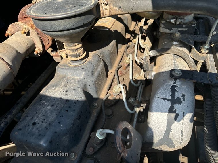 image for item DQ6940 2004 New Holland CR940A combine