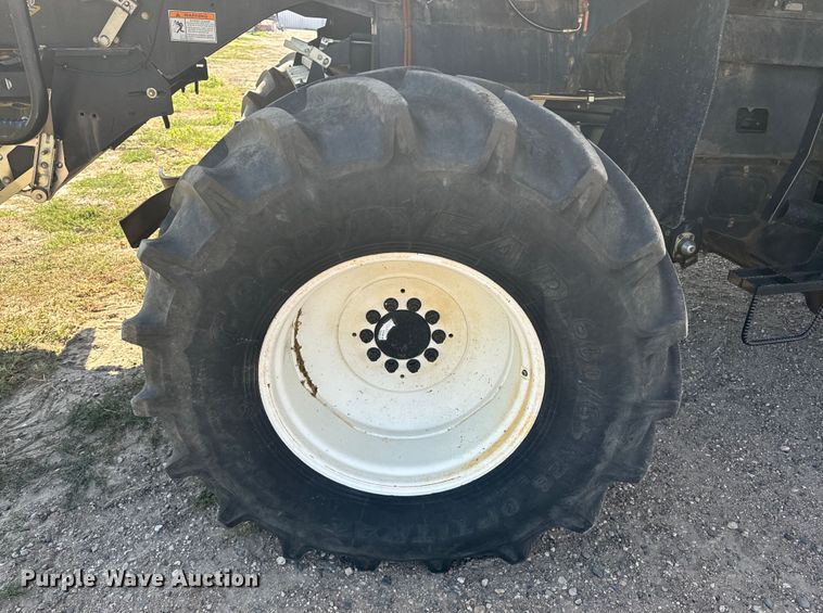 image for item DQ6940 2004 New Holland CR940A combine