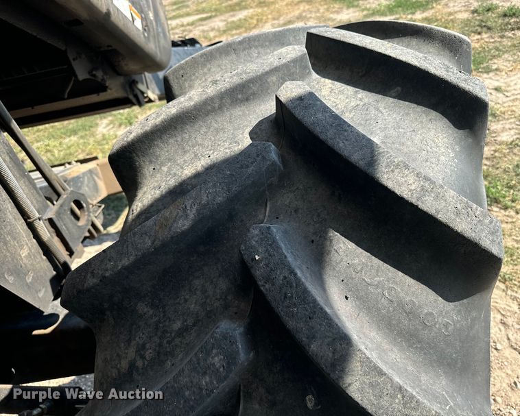 image for item DQ6940 2004 New Holland CR940A combine