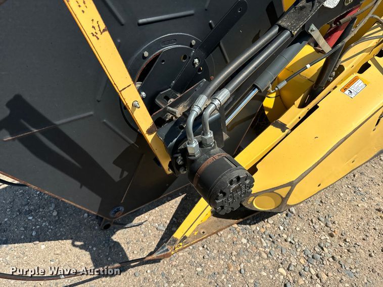 image for item DQ6941 2004 New Holland 72C rigid head