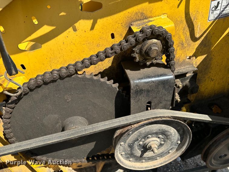 image for item DQ6941 2004 New Holland 72C rigid head