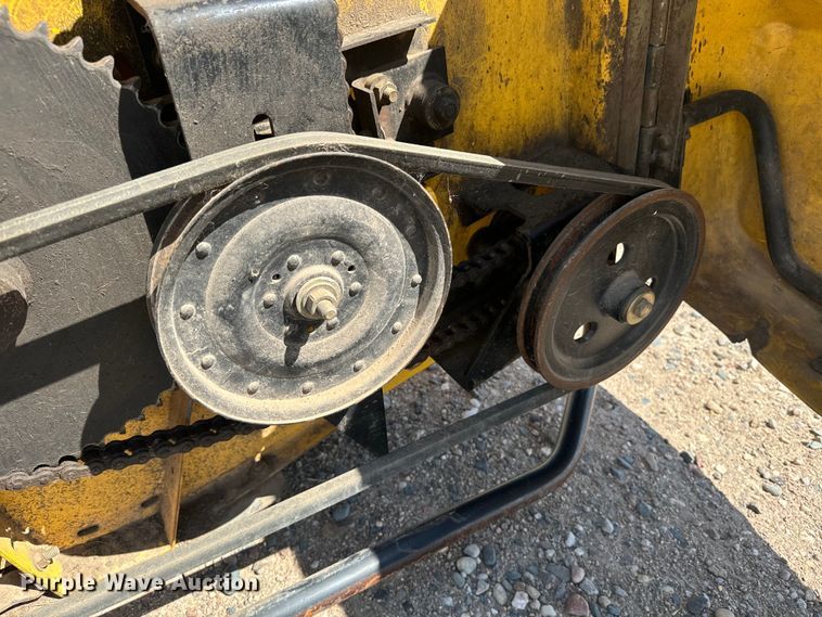 image for item DQ6941 2004 New Holland 72C rigid head