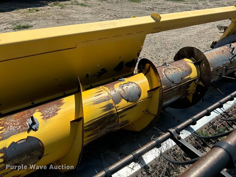 image for item DQ6941 2004 New Holland 72C rigid head