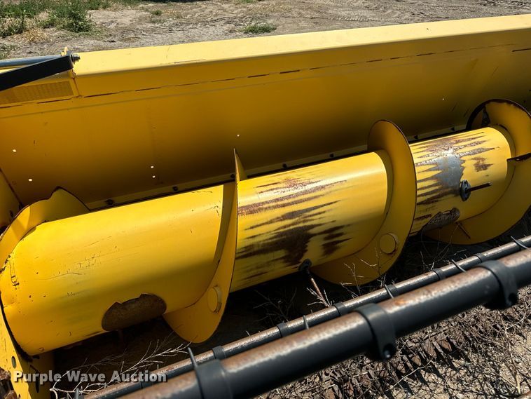 image for item DQ6941 2004 New Holland 72C rigid head