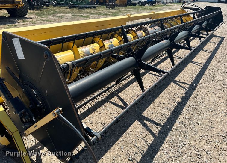 image for item DQ6941 2004 New Holland 72C rigid head