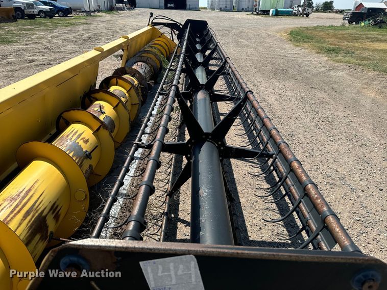 image for item DQ6941 2004 New Holland 72C rigid head