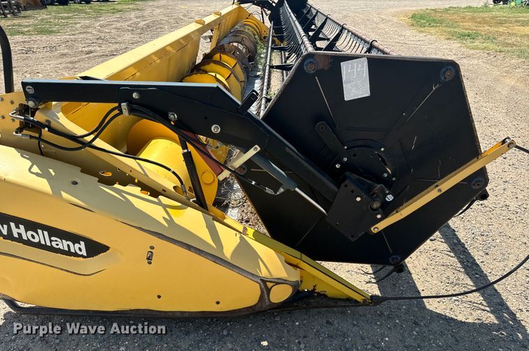 image for item DQ6941 2004 New Holland 72C rigid head