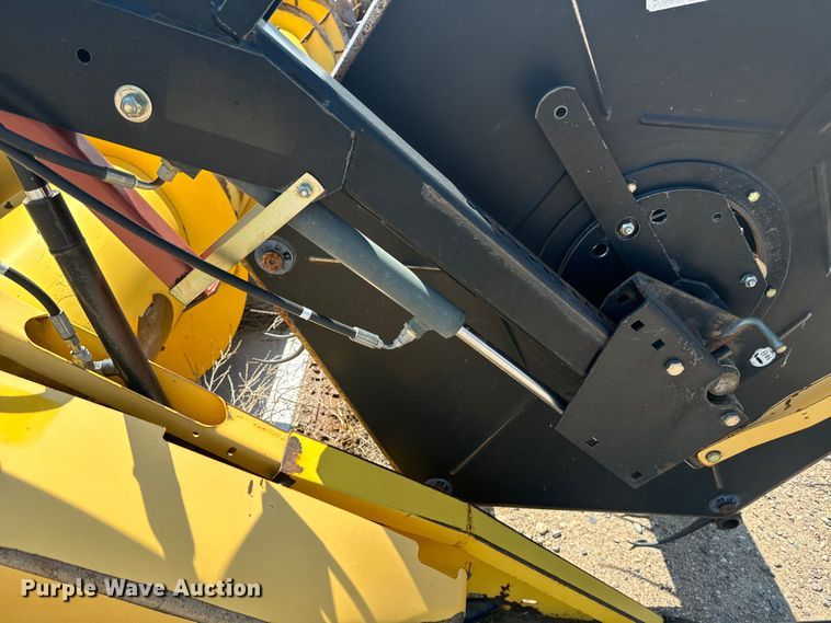 image for item DQ6941 2004 New Holland 72C rigid head