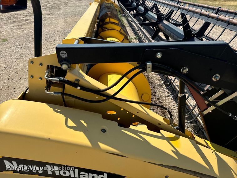 image for item DQ6941 2004 New Holland 72C rigid head
