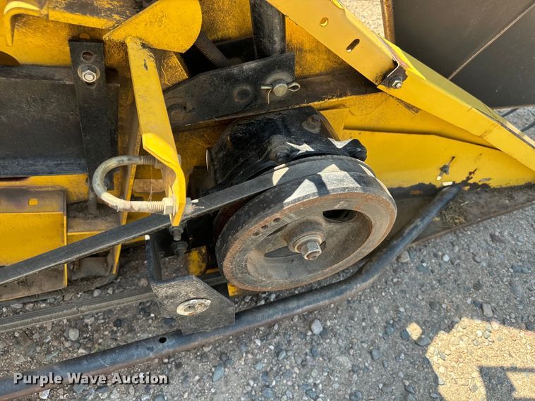 image for item DQ6941 2004 New Holland 72C rigid head