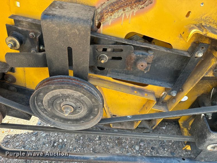 image for item DQ6941 2004 New Holland 72C rigid head