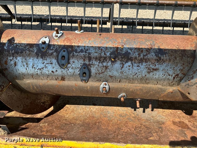 image for item DQ6941 2004 New Holland 72C rigid head