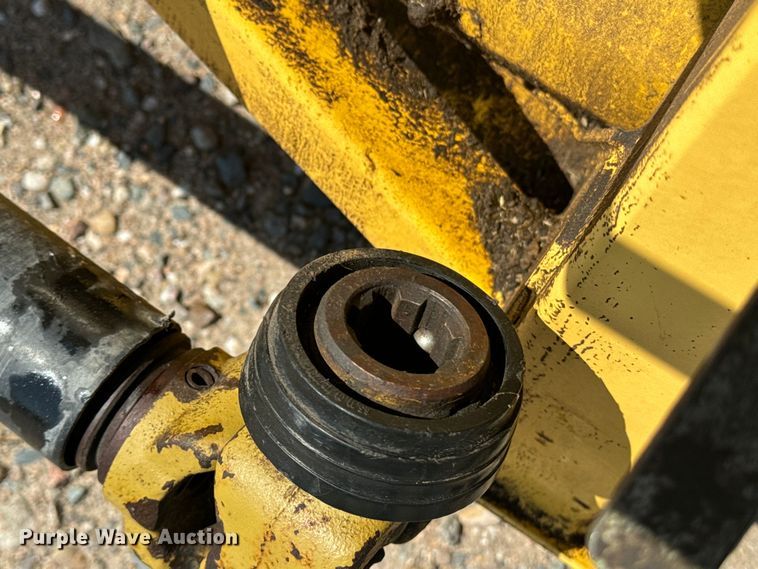 image for item DQ6941 2004 New Holland 72C rigid head