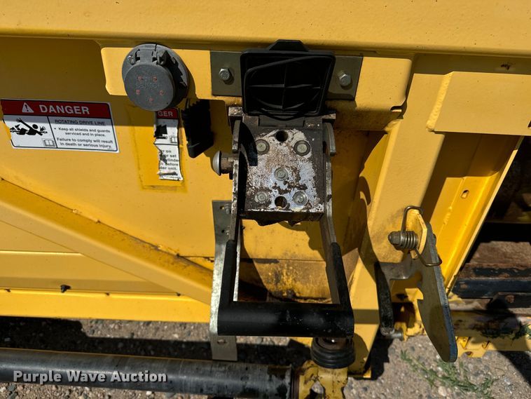 image for item DQ6941 2004 New Holland 72C rigid head