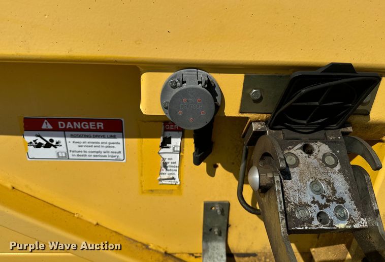 image for item DQ6941 2004 New Holland 72C rigid head