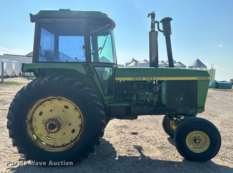 image for item DQ6942 1976 John Deere 4430 tractor