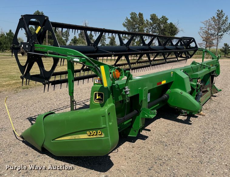 image for item DQ6943 2000 John Deere 930D draper head