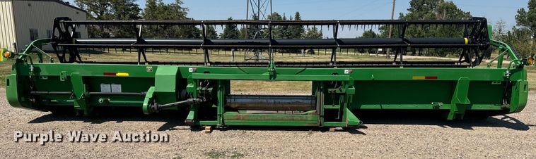 image for item DQ6943 2000 John Deere 930D draper head