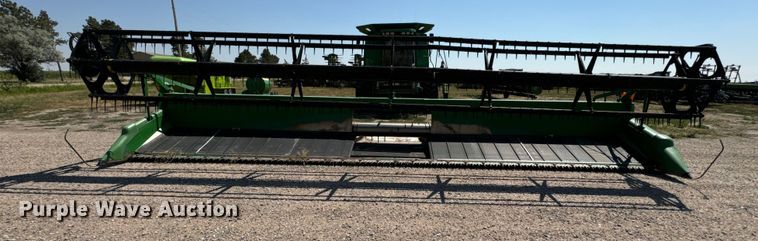 image for item DQ6943 2000 John Deere 930D draper head