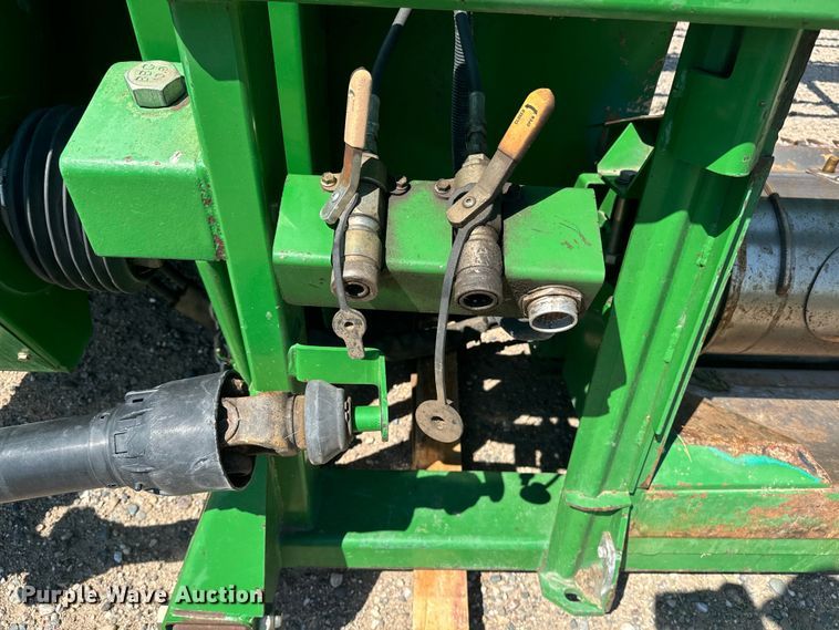 image for item DQ6943 2000 John Deere 930D draper head
