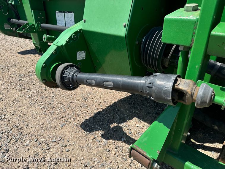 image for item DQ6943 2000 John Deere 930D draper head