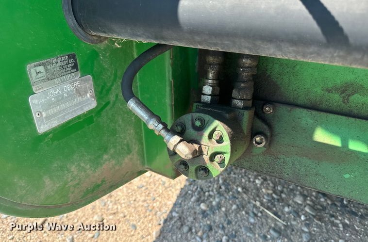 image for item DQ6943 2000 John Deere 930D draper head