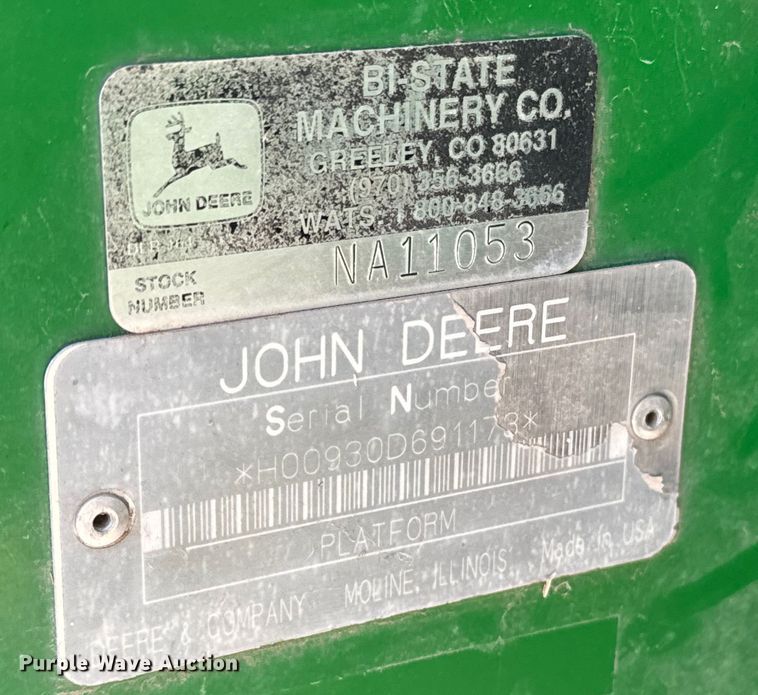 image for item DQ6943 2000 John Deere 930D draper head