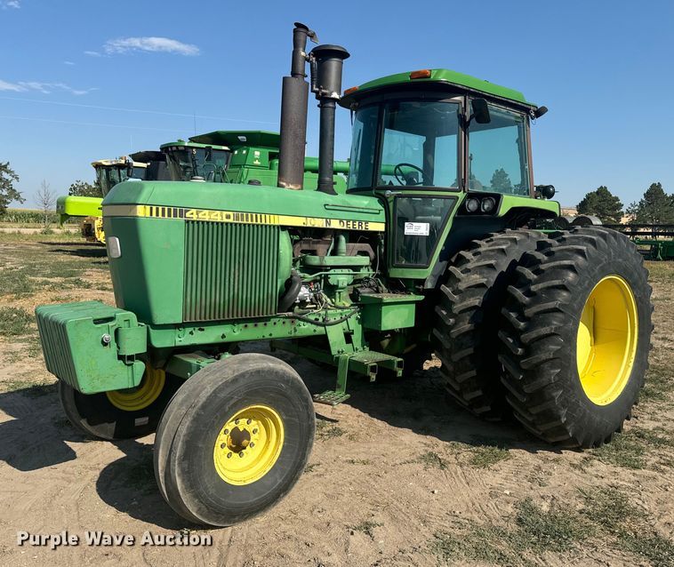 image for item DQ6944 1979 John Deere 4440 tractor