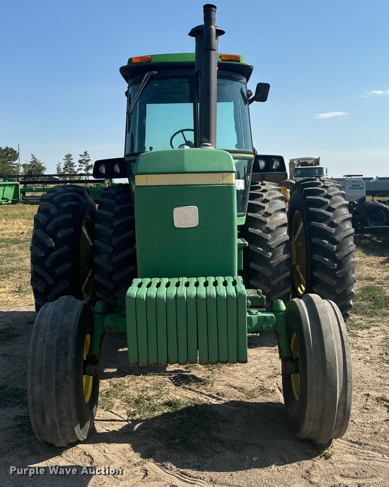 image for item DQ6944 1979 John Deere 4440 tractor