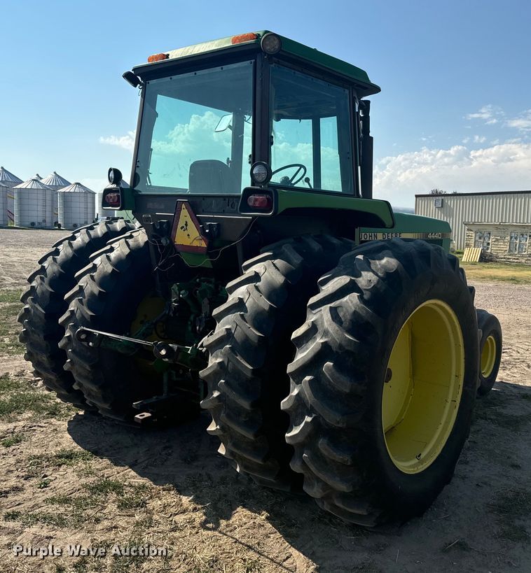 image for item DQ6944 1979 John Deere 4440 tractor