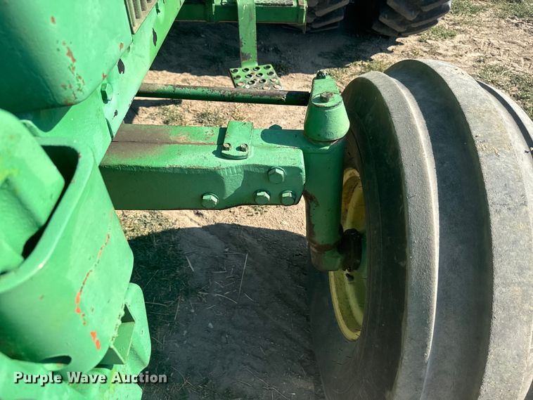 image for item DQ6944 1979 John Deere 4440 tractor